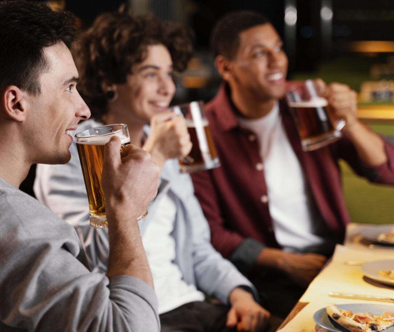 close-up-men-drinking-beer